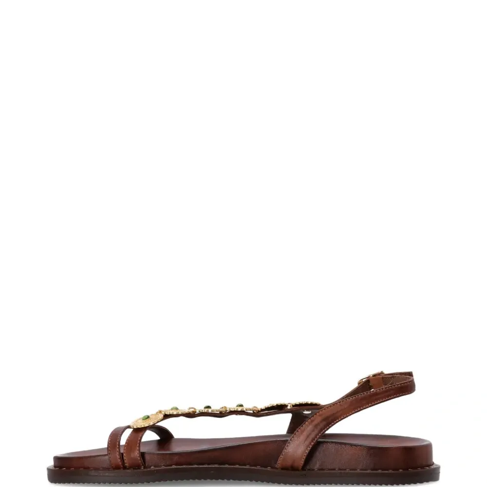 Босоножки на плоской подошве с украшенным верхом