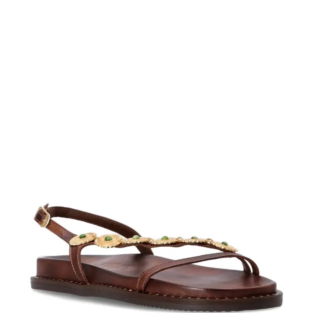 Босоножки на плоской подошве с украшенным верхом