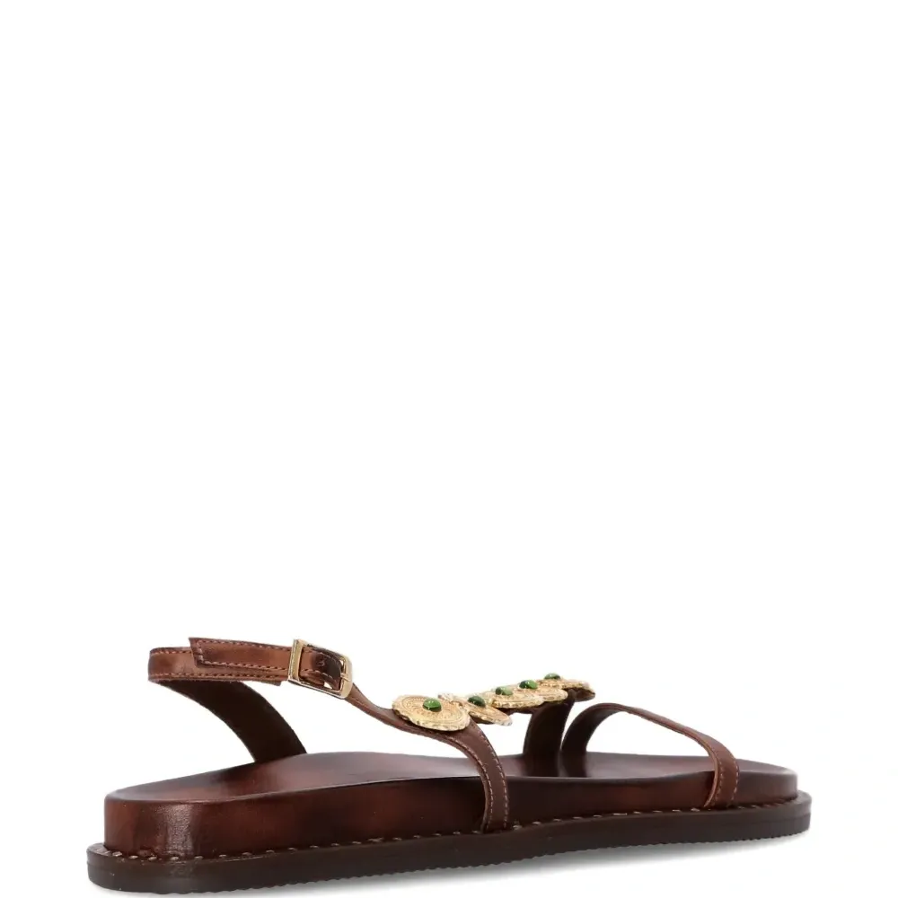 Босоножки на плоской подошве с украшенным верхом