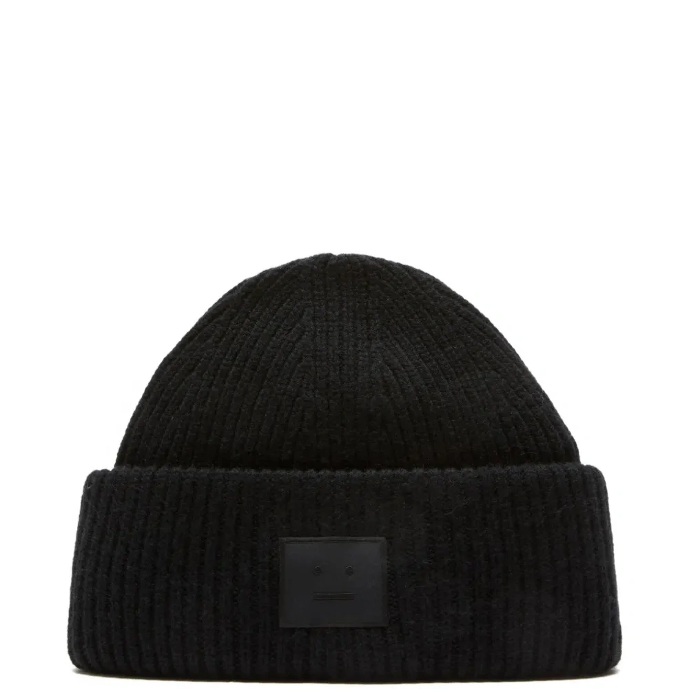 Шерстяная шапка с квадратной нашивкой