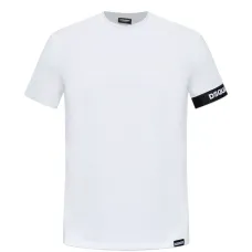 Футболка с нашивкой на рукаве