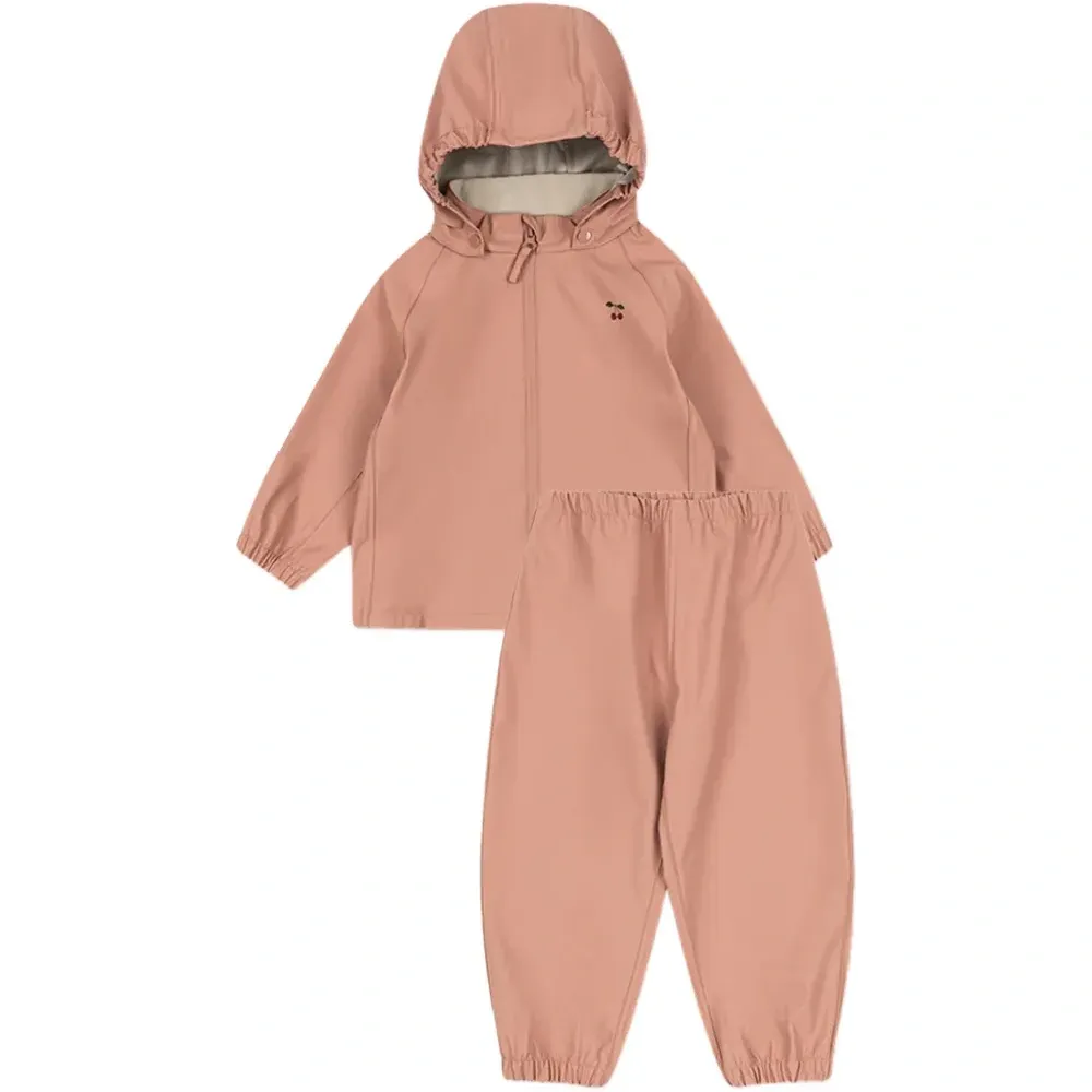 Костюм с капюшоном и штанами с вишневым декором