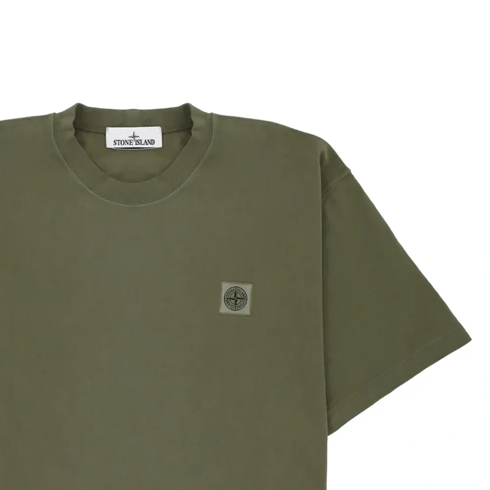 Футболка с нашивкой-логотипом