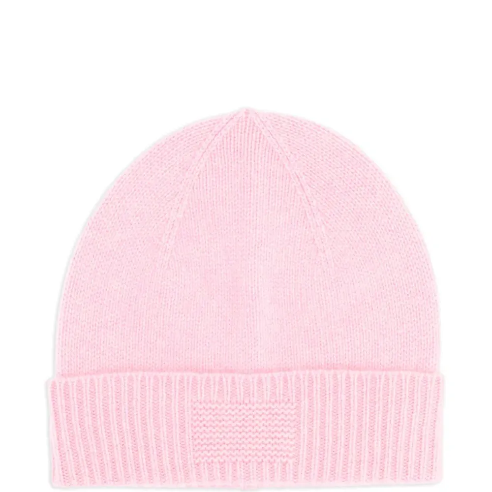 Вязаная шапка в рубчик