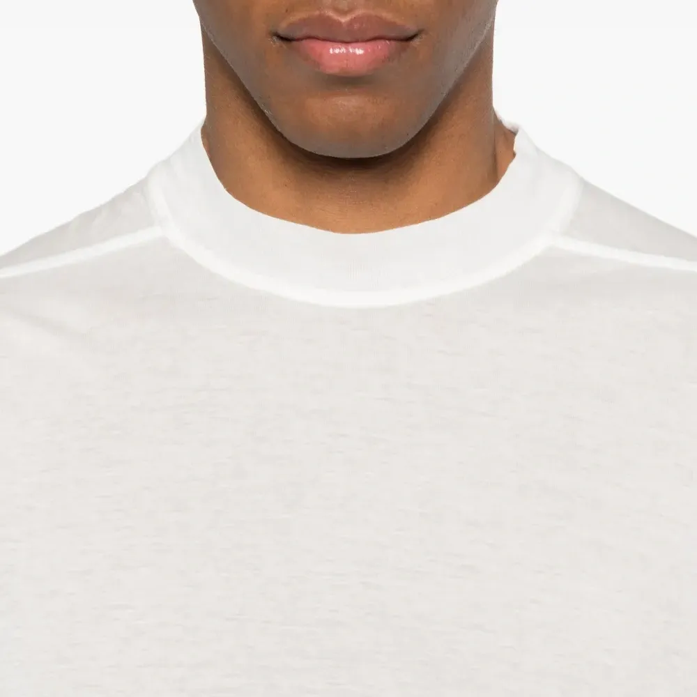 Футболка с круглым вырезом и короткими рукавами