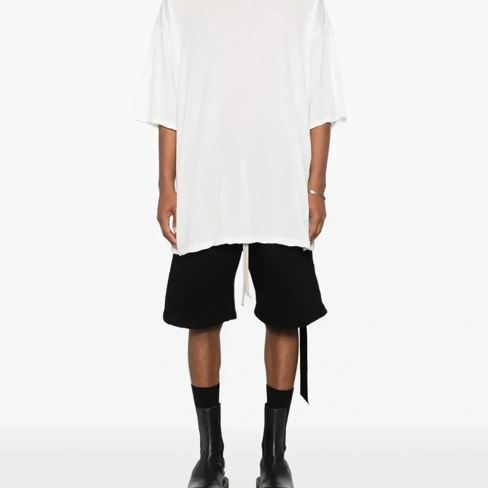 Футболка с круглым вырезом и короткими рукавами