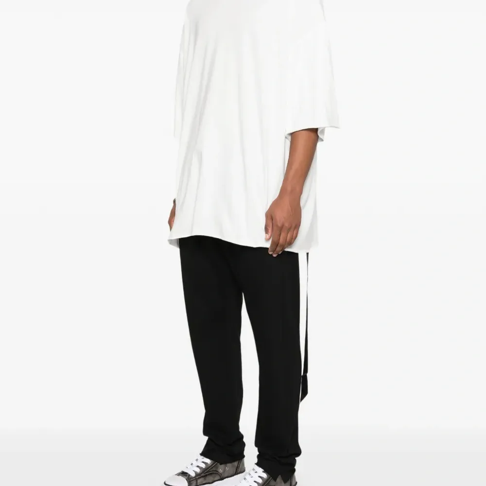 Футболка с круглым вырезом и короткими рукавами