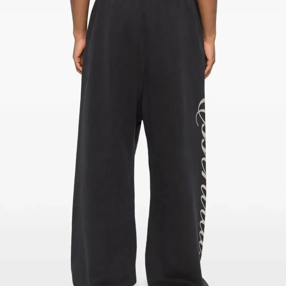 Спортивные брюки на завязках