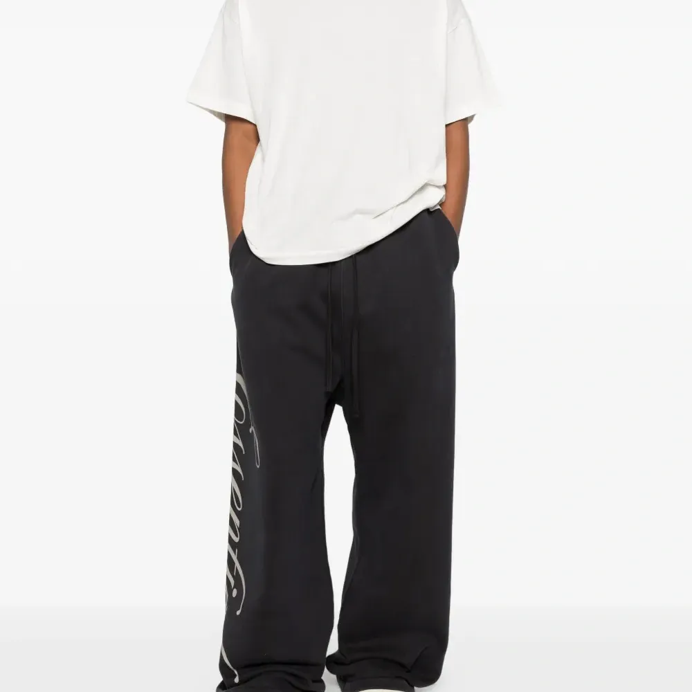 Спортивные брюки на завязках