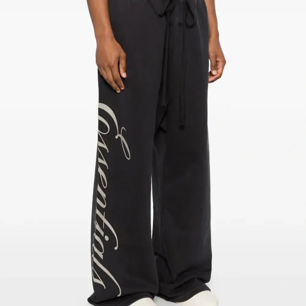 Спортивные брюки на завязках