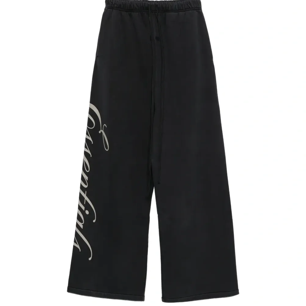 Спортивные брюки на завязках