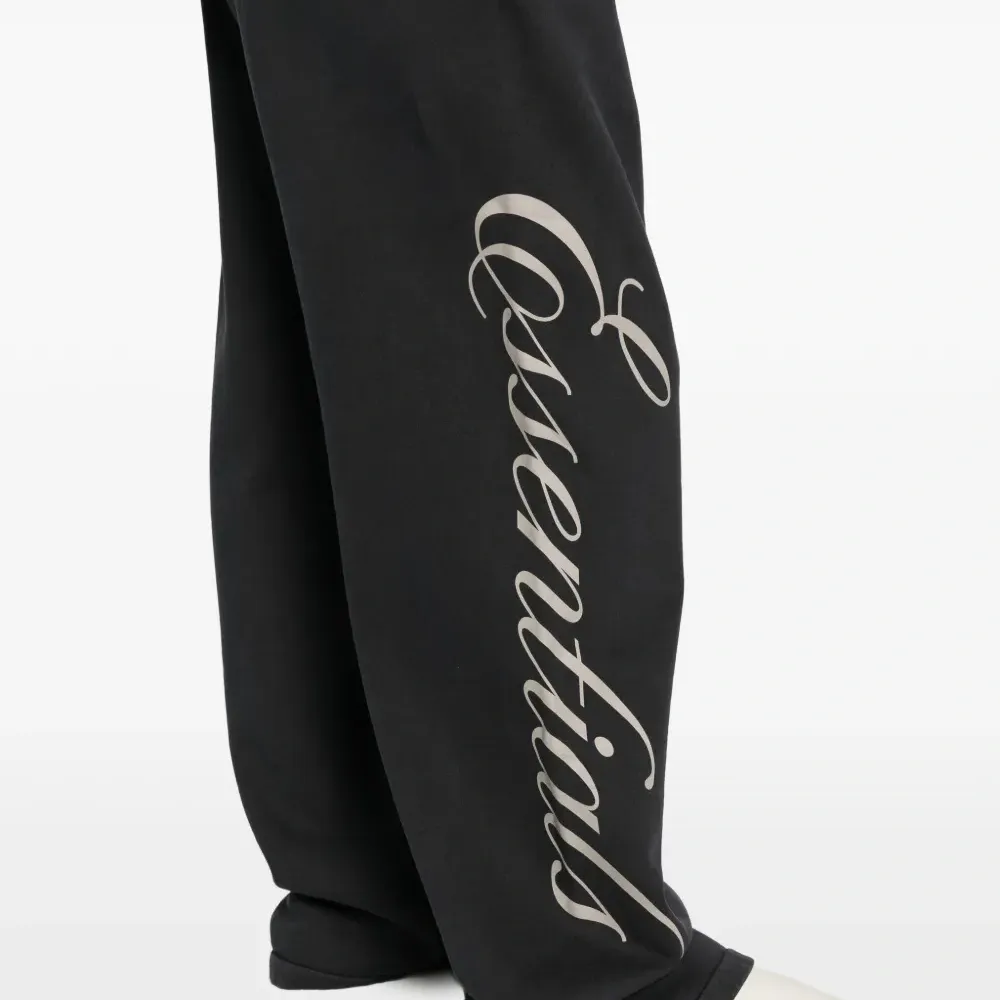 Спортивные брюки на завязках