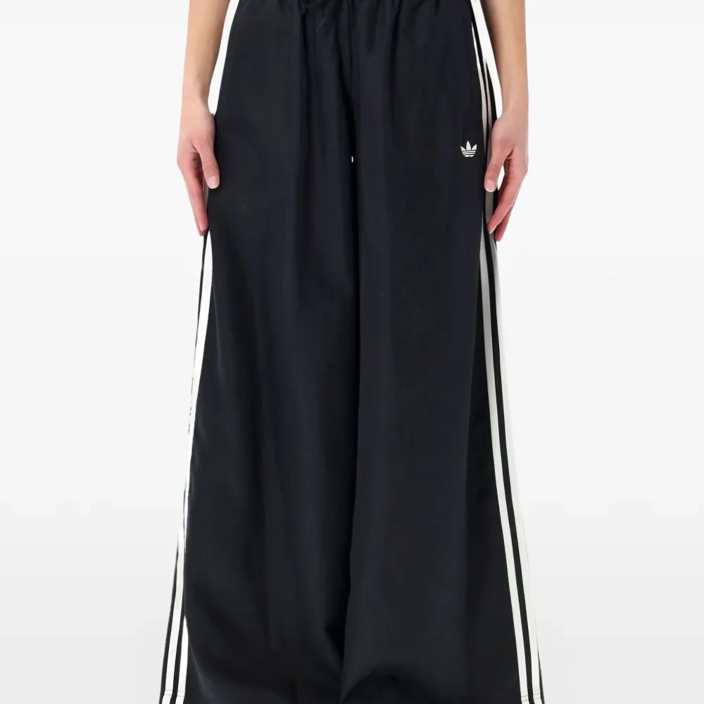 Спортивные брюки с полосками