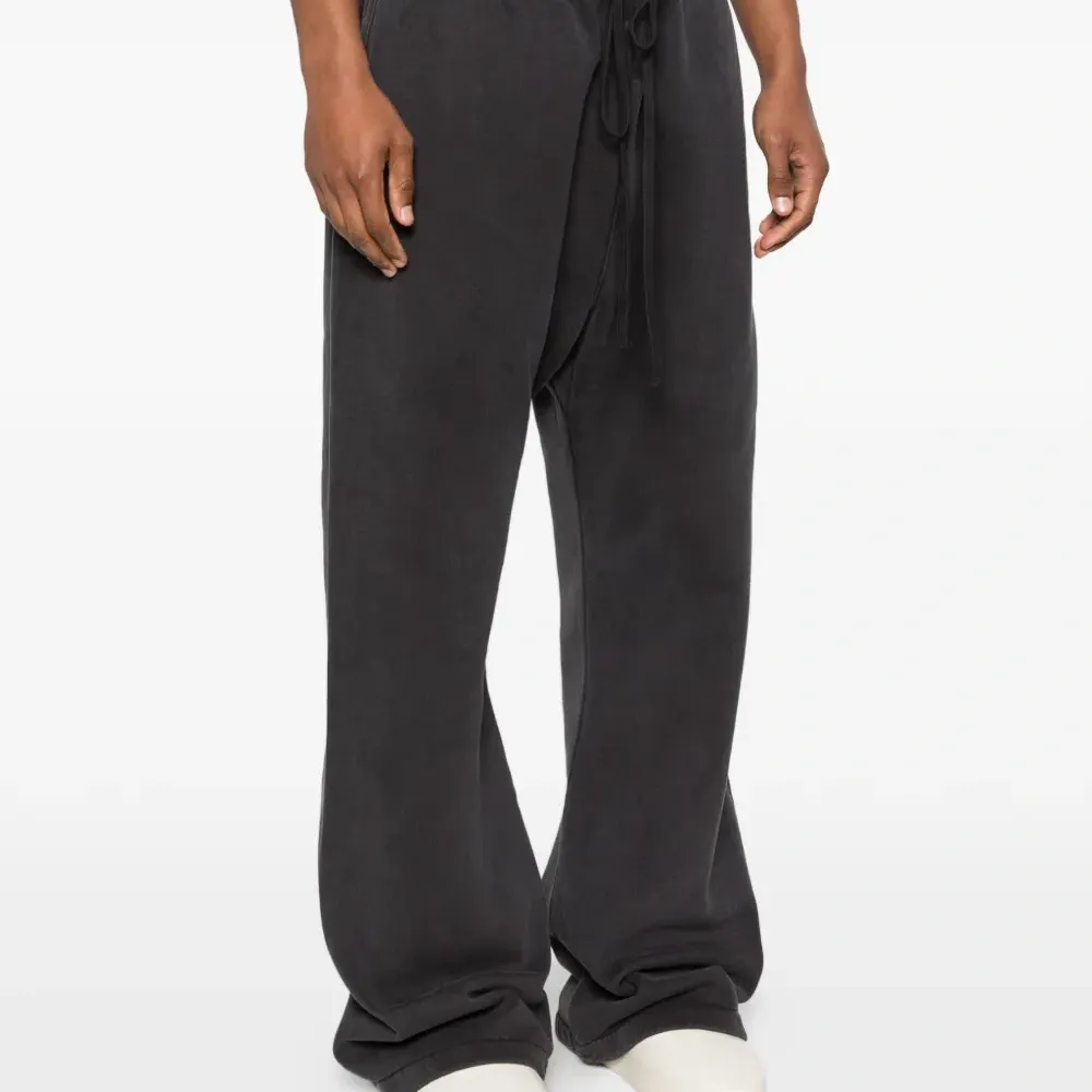 Спортивные брюки на завязках