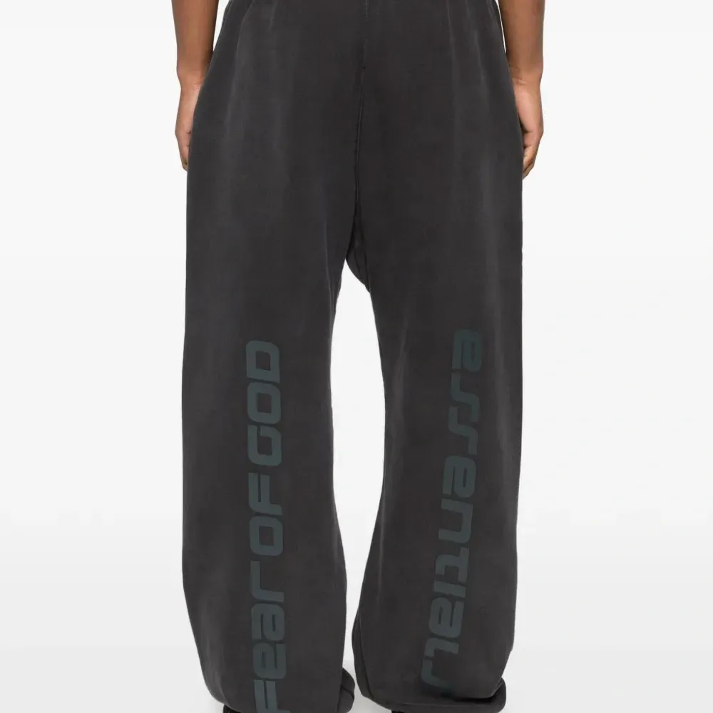 Спортивные брюки на завязках