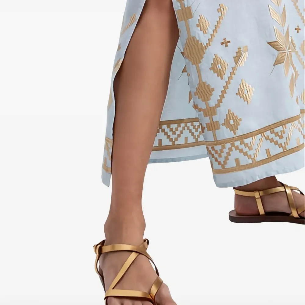 Макси-платье на тонких бретелях со сборкой на спинке