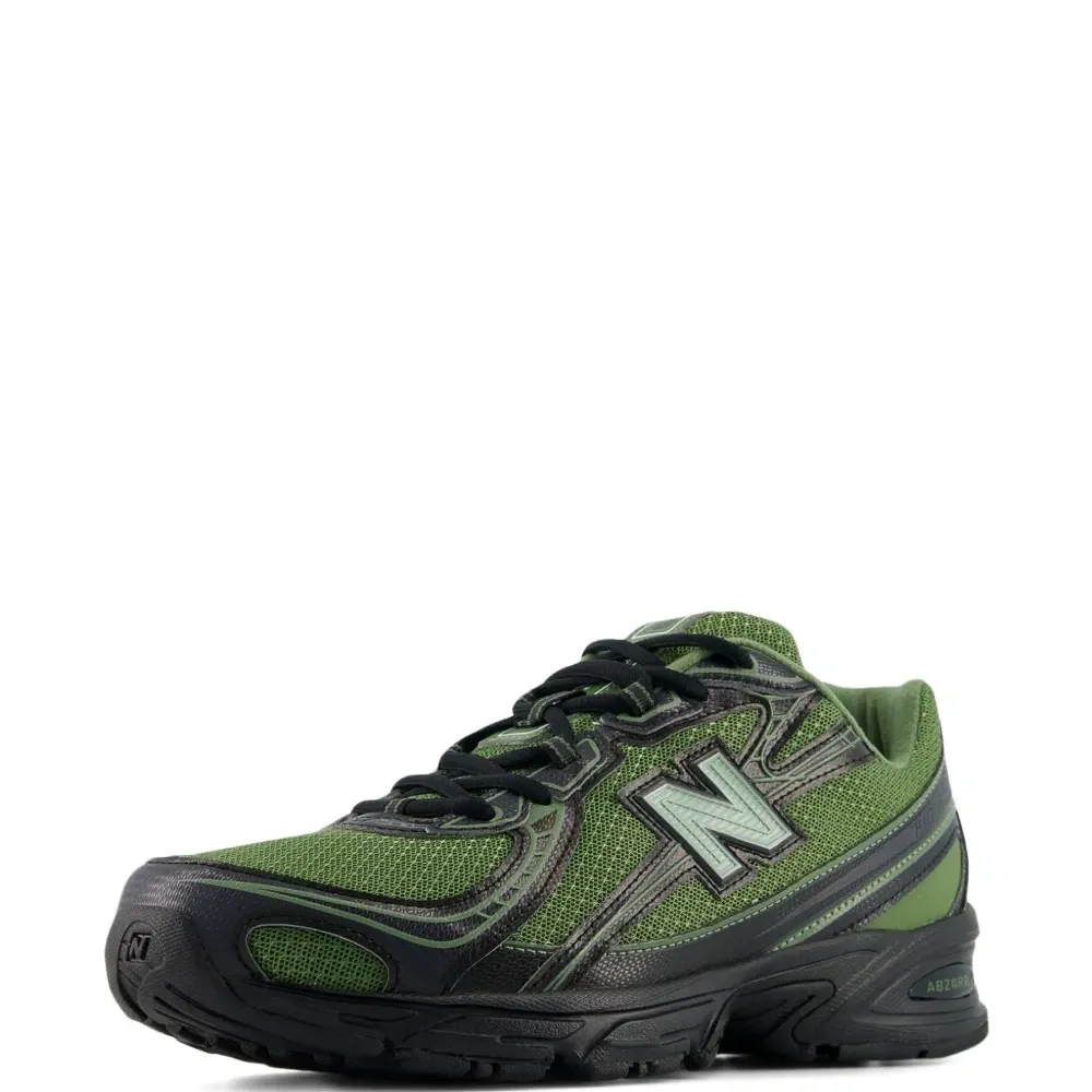 Кроссовки 740 с логотипом