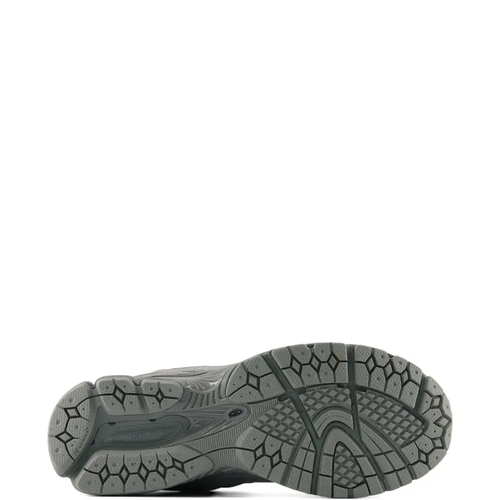 Серые кроссовки 2002R