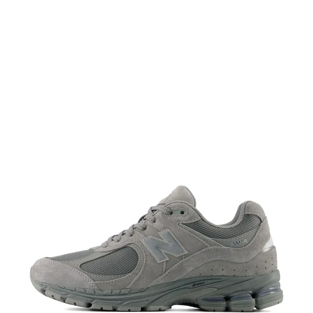 Серые кроссовки 2002R