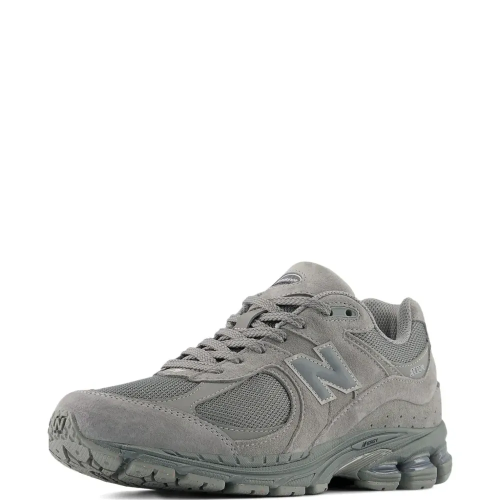 Серые кроссовки 2002R