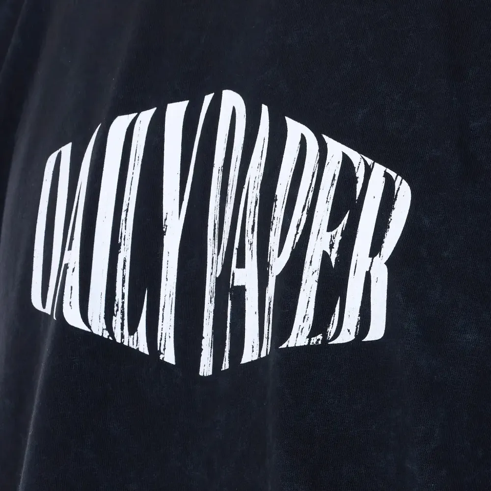 Футболка с принтом логотипа