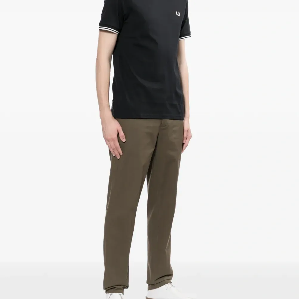 Футболка с вышитым логотипом