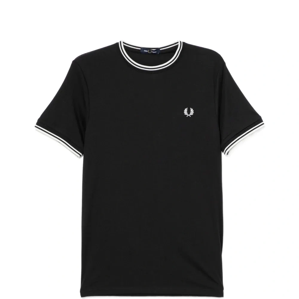 Футболка с вышитым логотипом