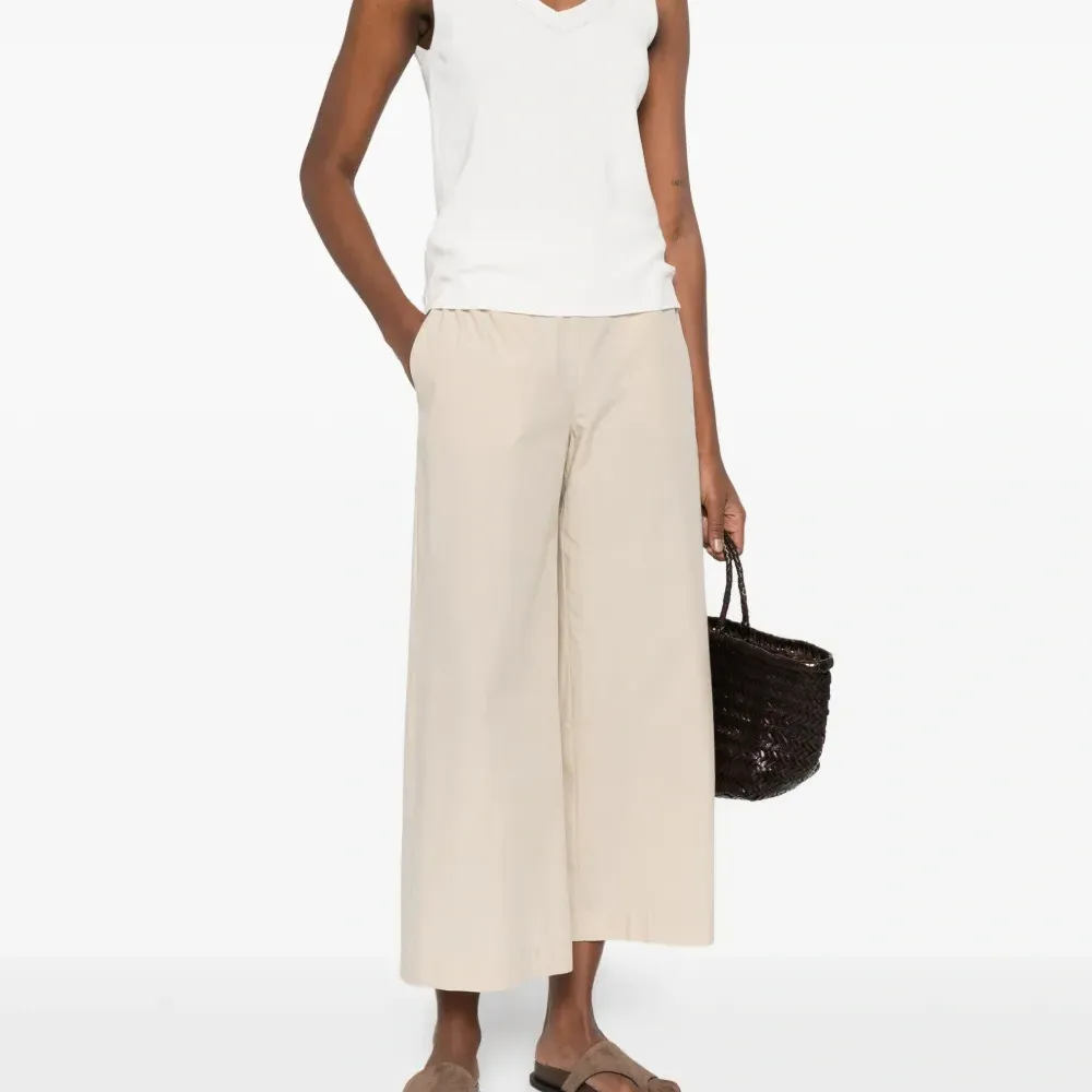 Топ с V-образным вырезом