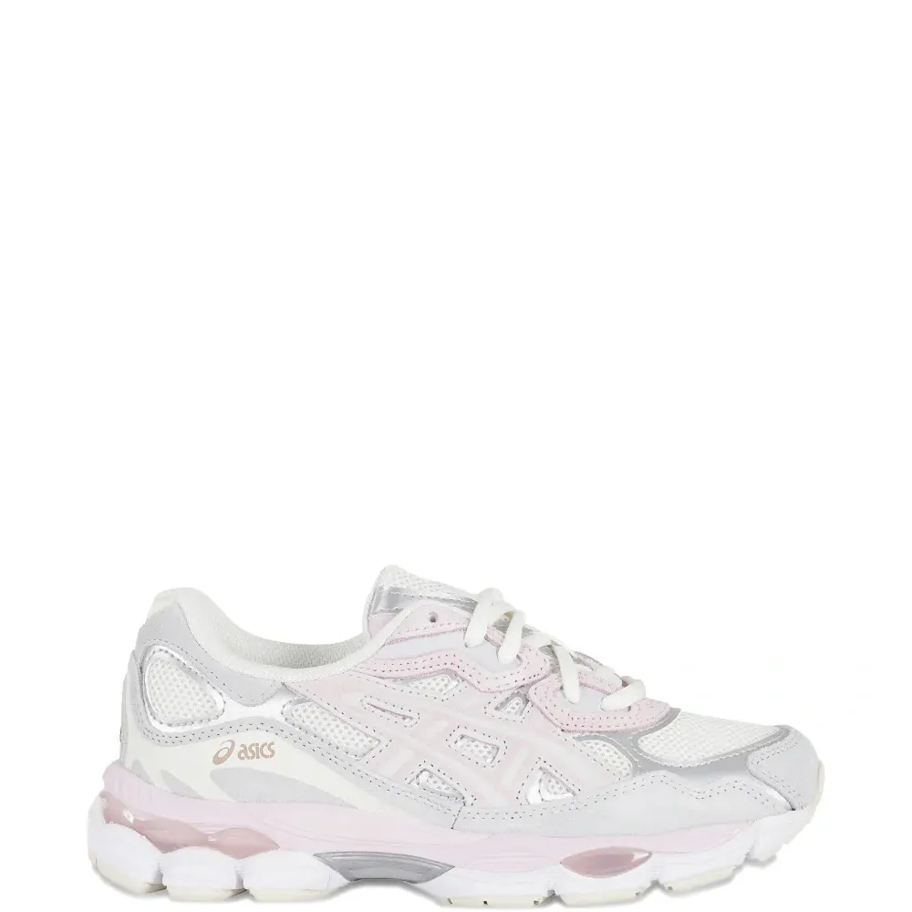 Кроссовки с логотипом