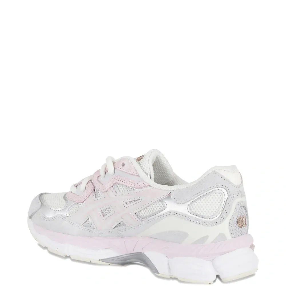 Кроссовки с логотипом