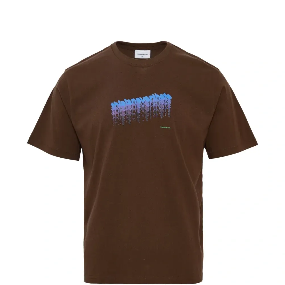 Футболка с неоднозначным логотипом