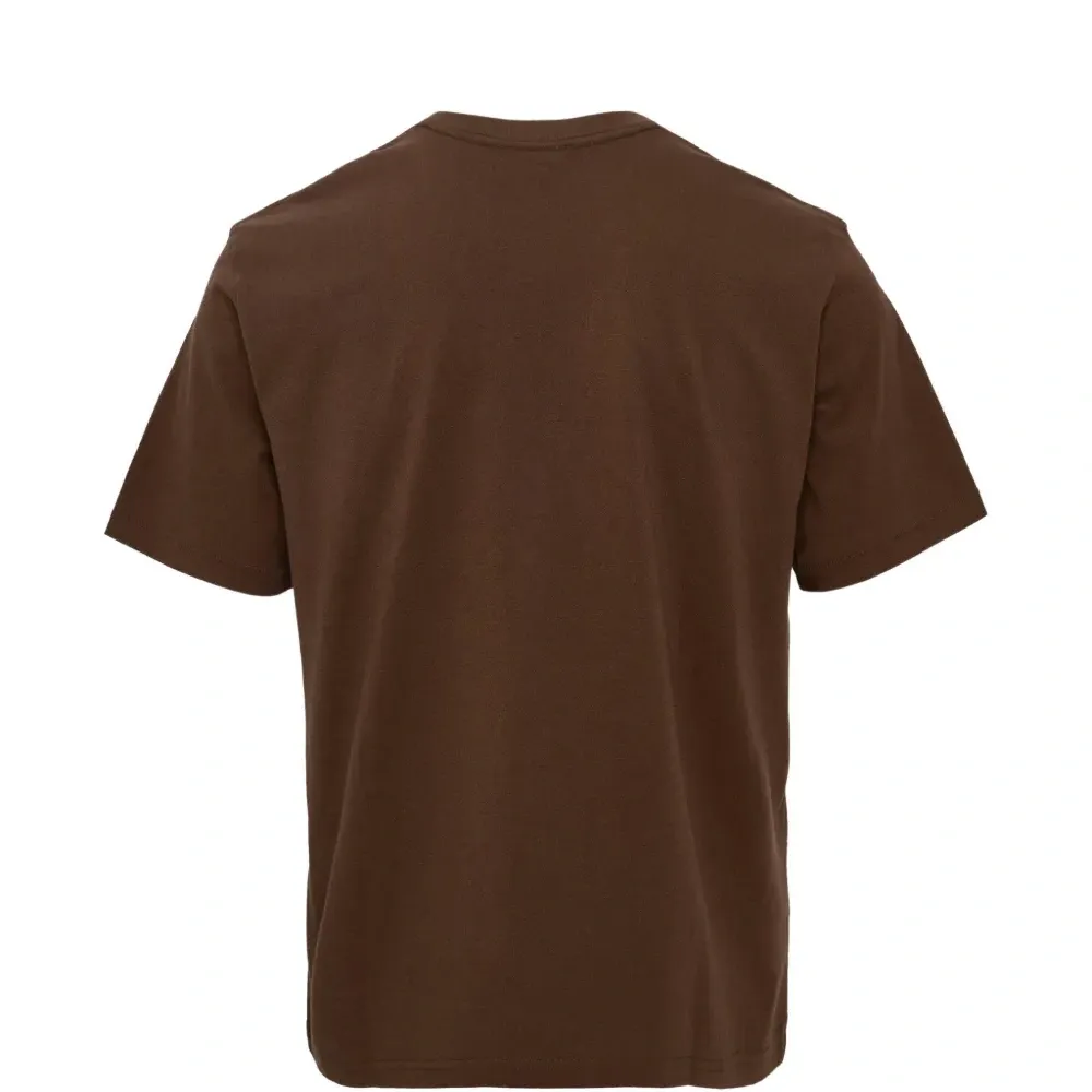 Футболка с неоднозначным логотипом