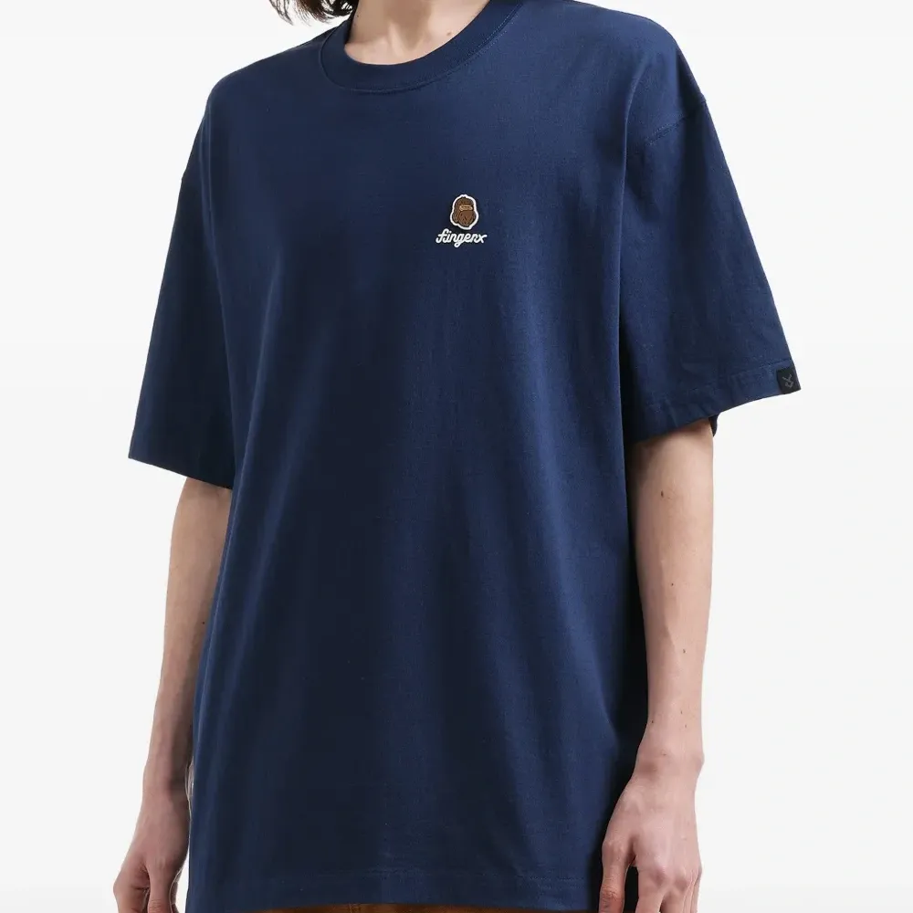 Футболка с нашивкой-логотипом