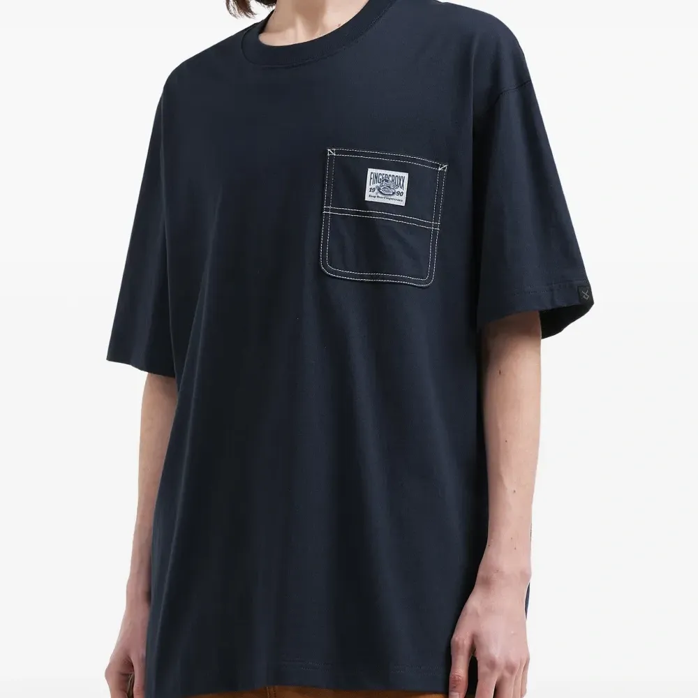 Футболка с нашивкой-логотипом