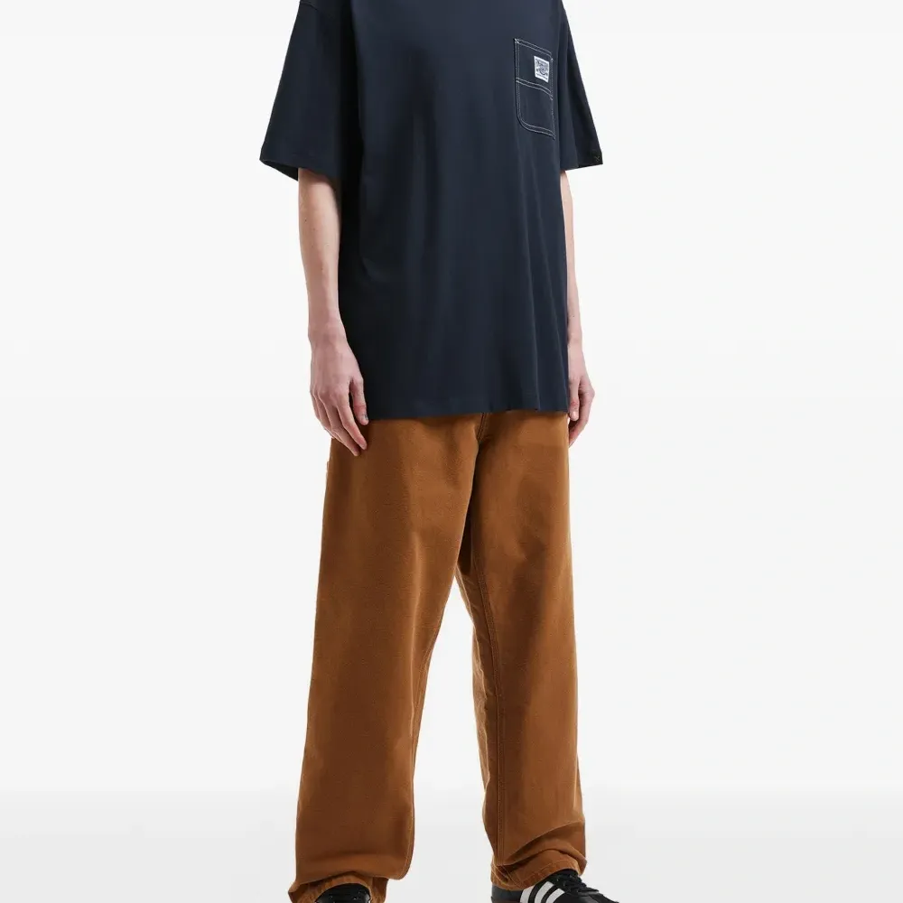 Футболка с нашивкой-логотипом