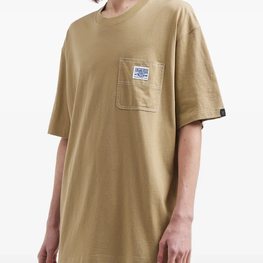 Футболка с нашивкой-логотипом