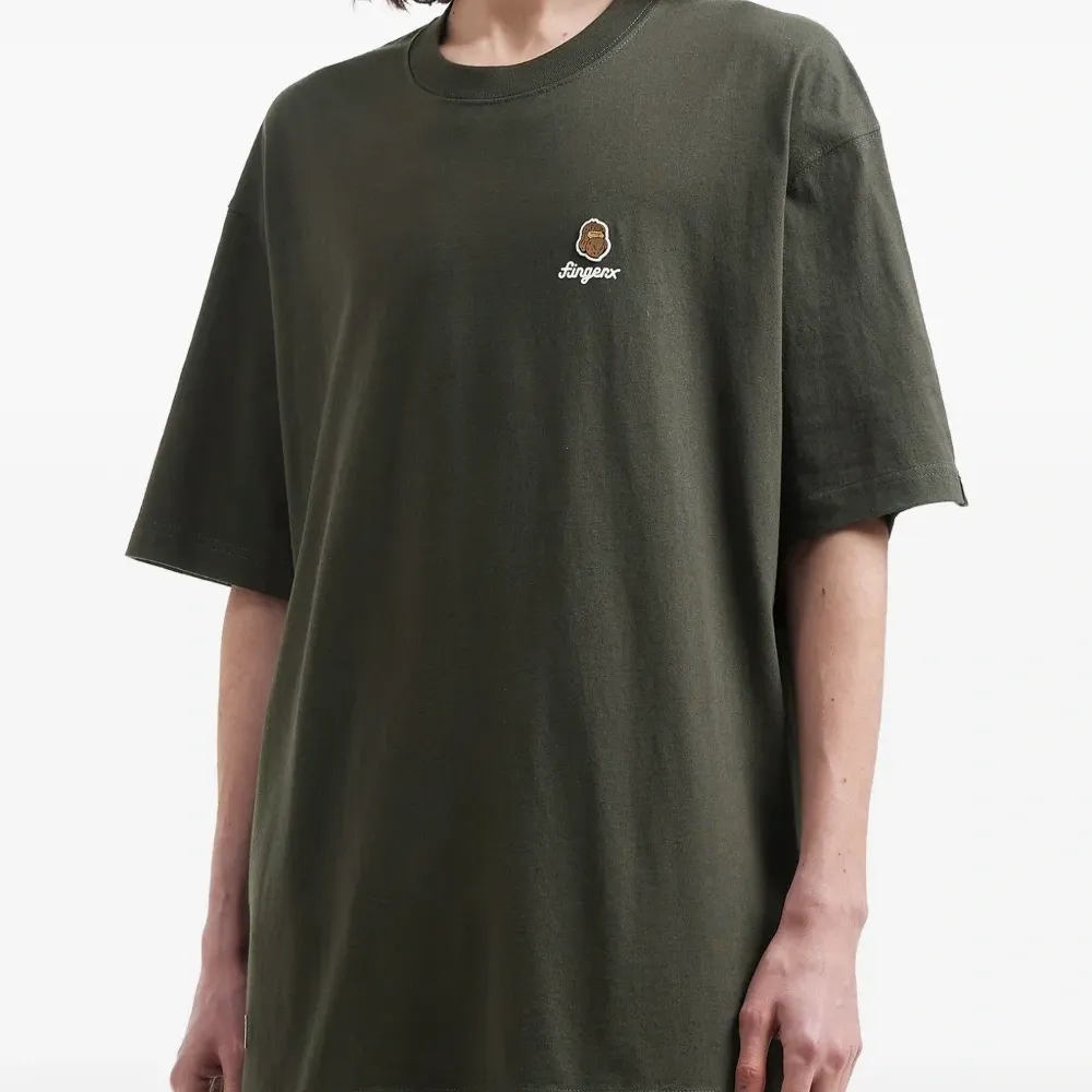 Футболка с нашивкой-логотипом