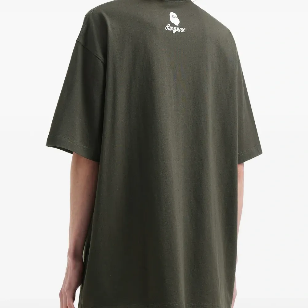 Футболка с нашивкой-логотипом