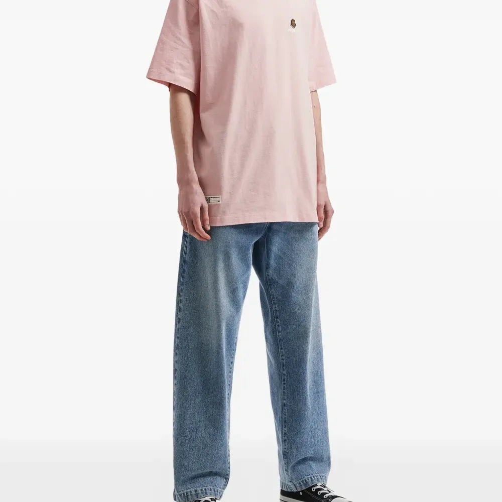 Футболка с вышитым логотипом