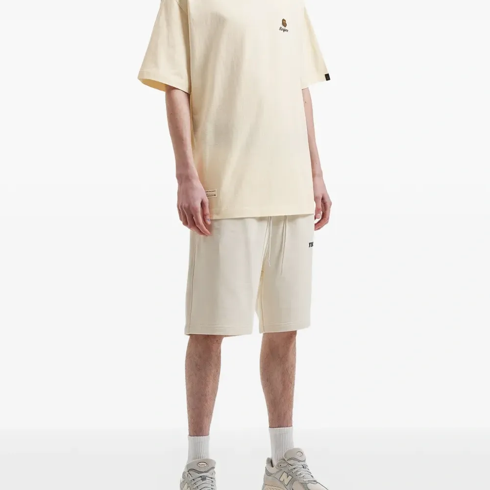 Футболка с вышитым логотипом