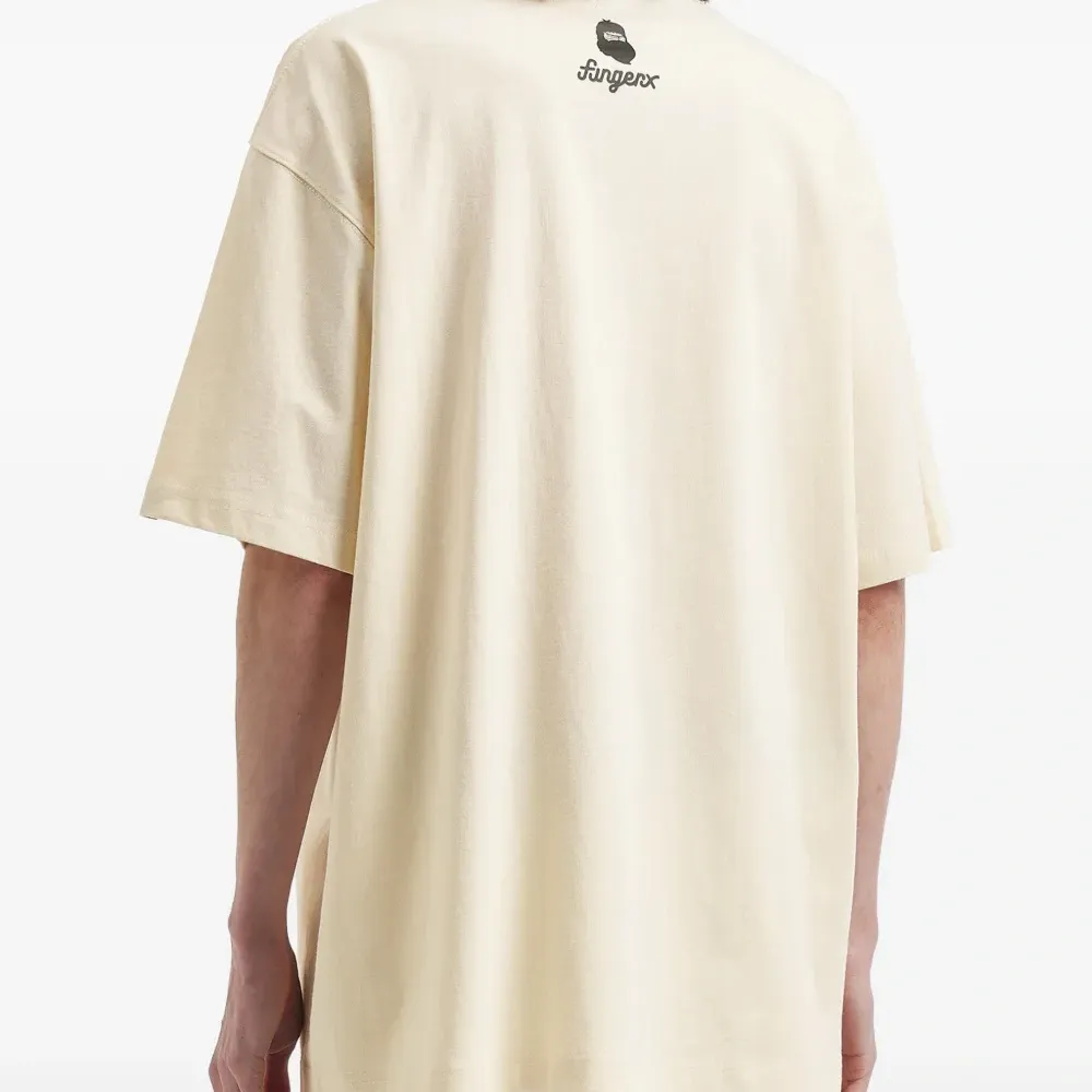 Футболка с вышитым логотипом