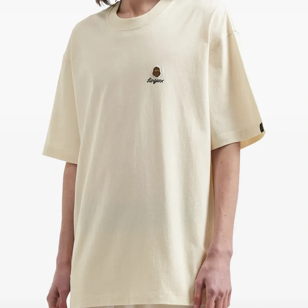 Футболка с вышитым логотипом