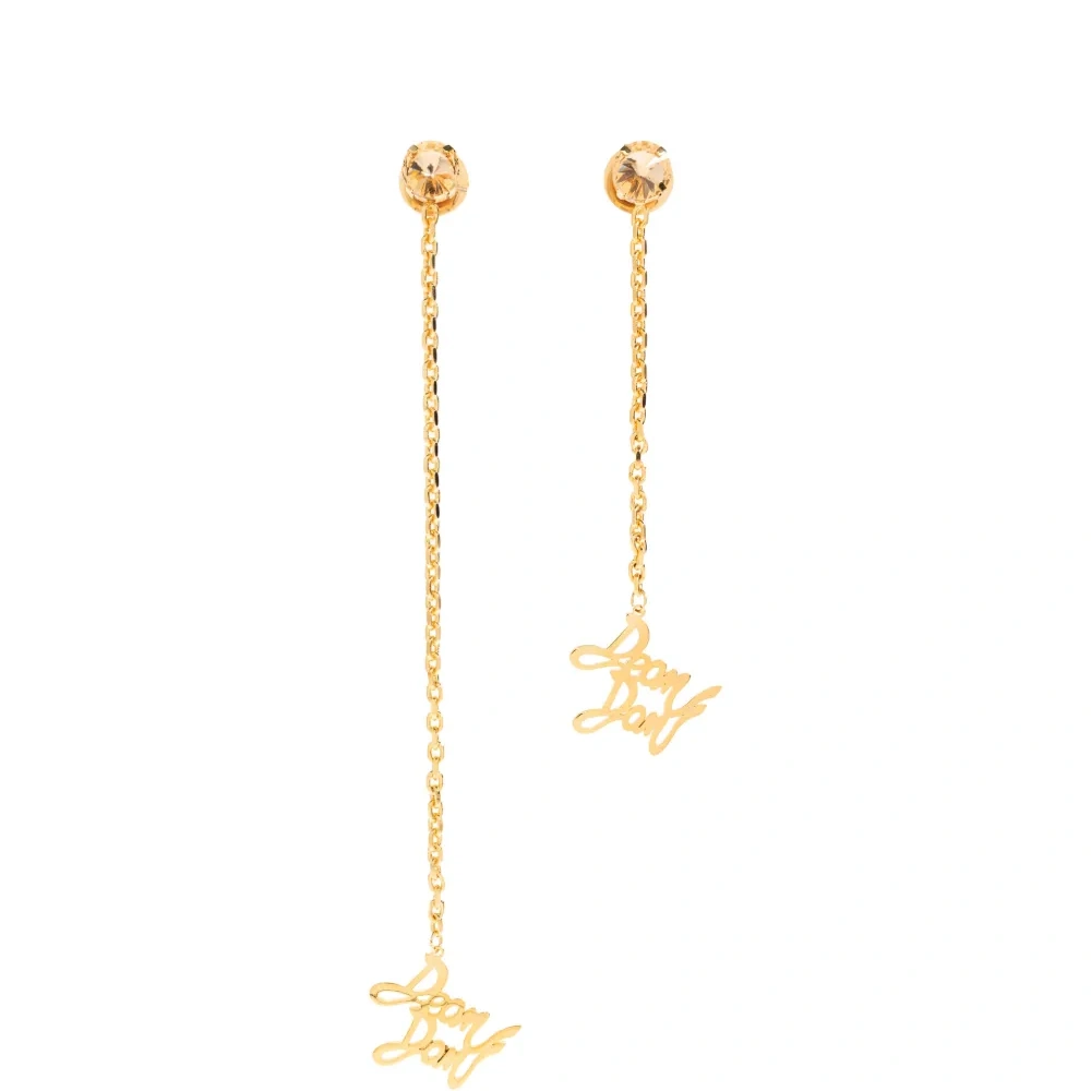 Серьги с надписью на цепочке