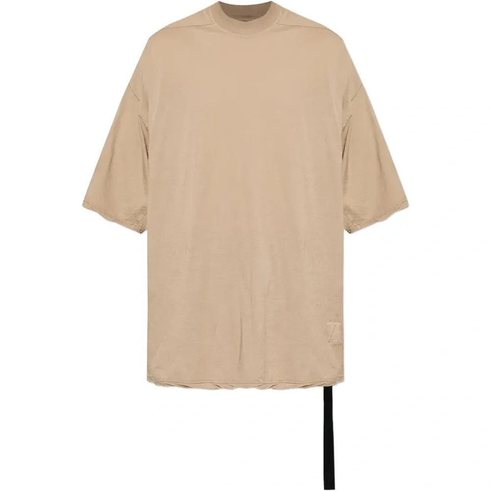 Футболка с отделкой швами