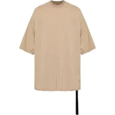 Футболка с отделкой швами