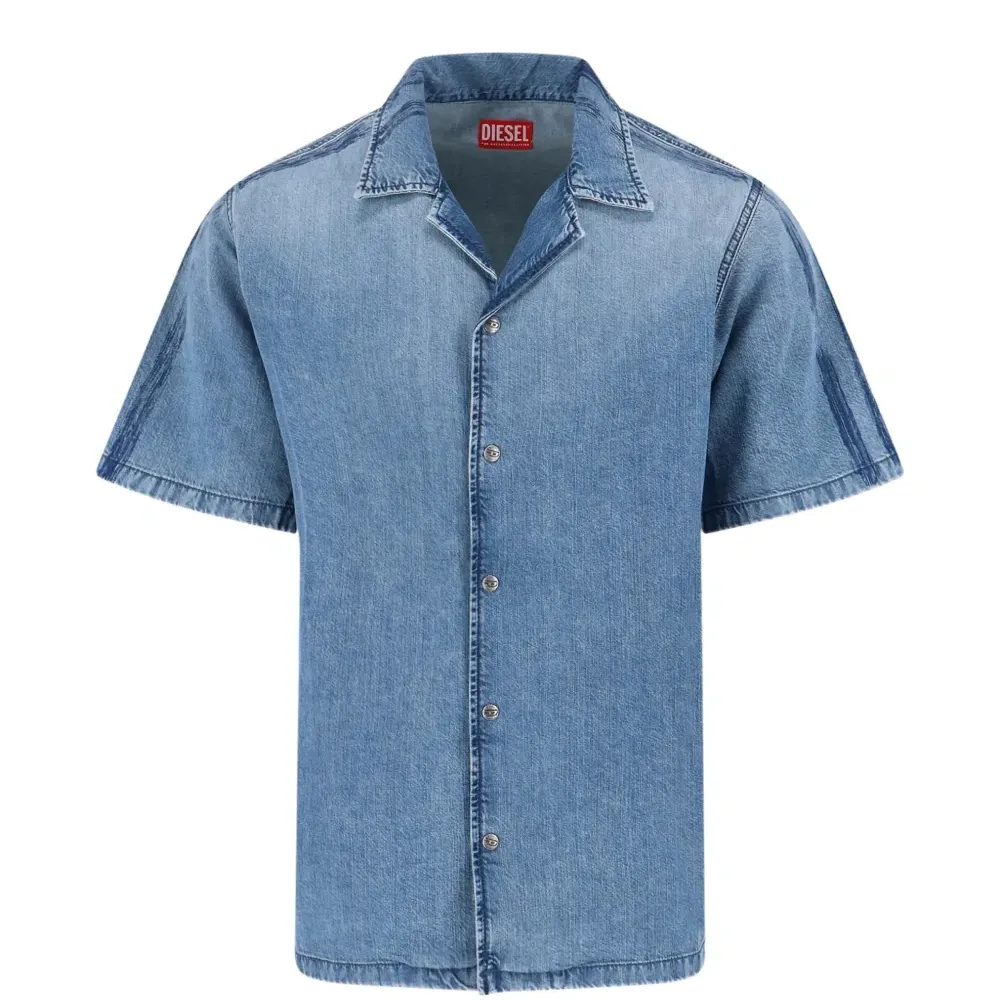 Джинсовая рубашка с короткими рукавами