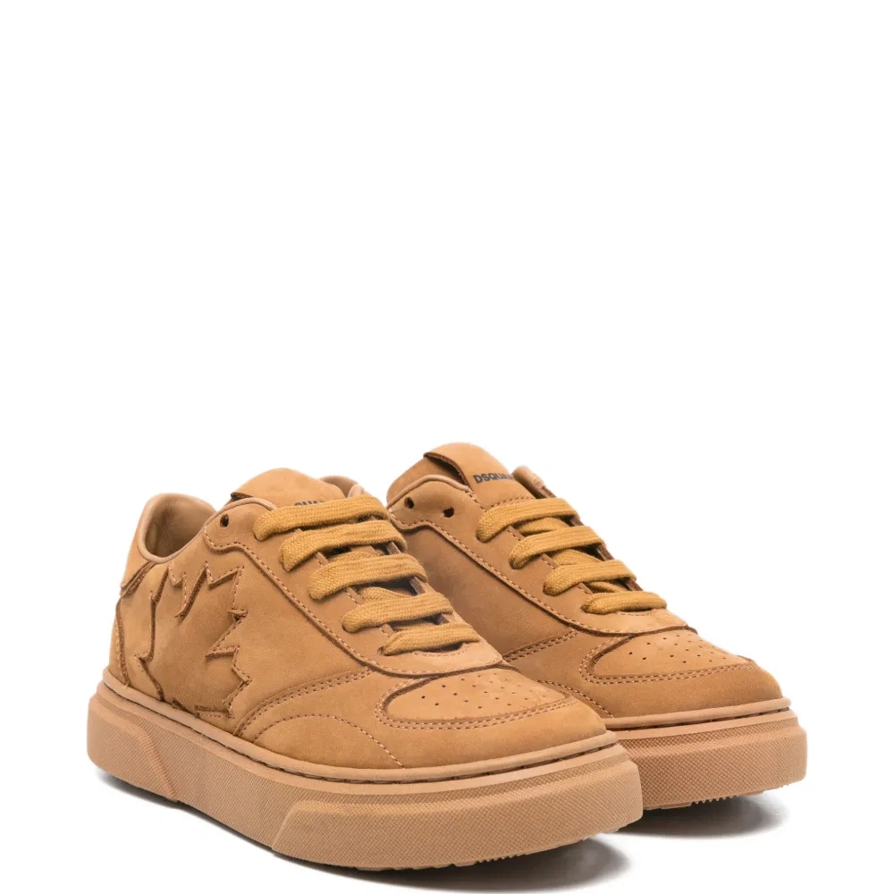 Кроссовки с украшением в виде листьев