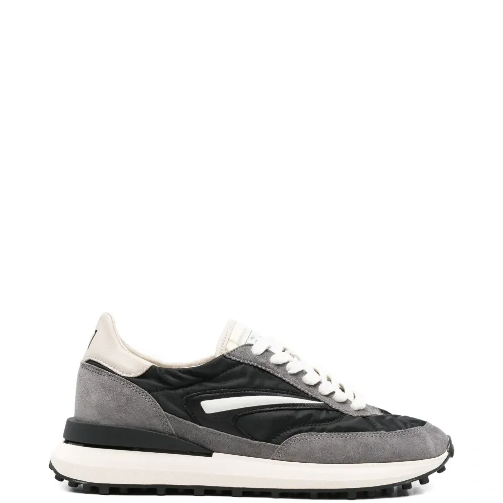 Замшевые кроссовки