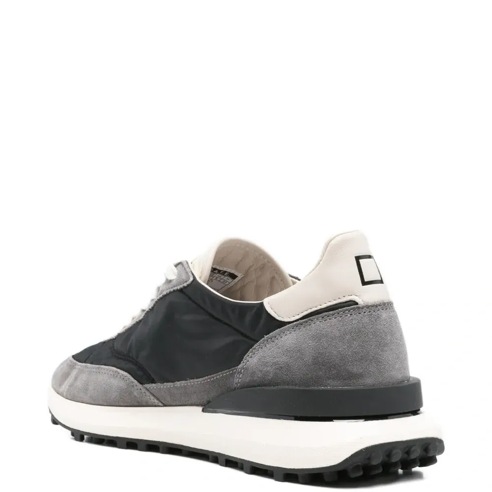 Замшевые кроссовки