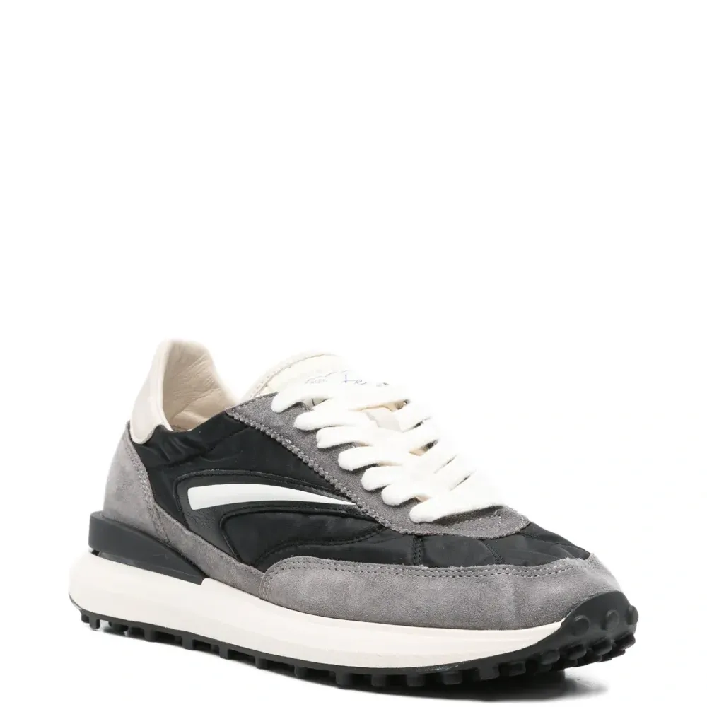 Замшевые кроссовки